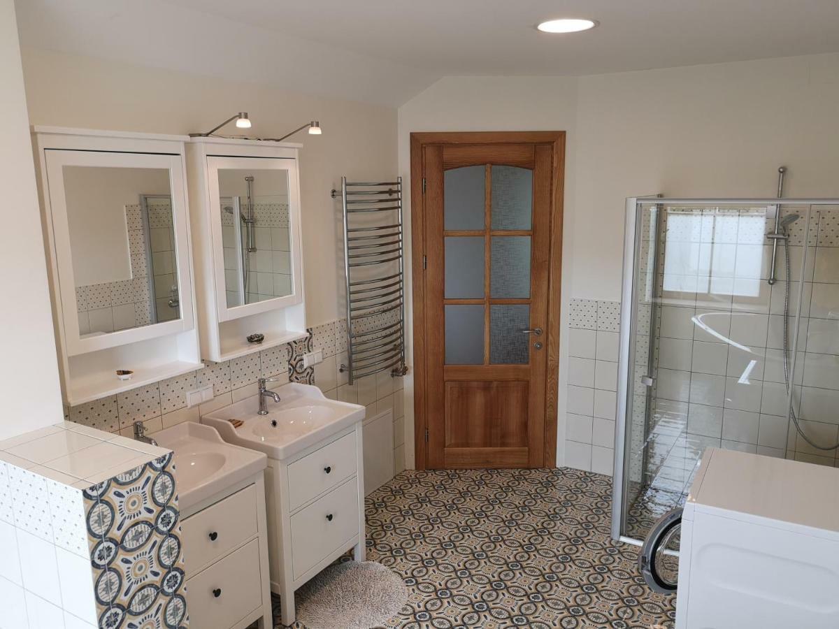 9 Min From Palanga! Luxury House On The River And Sauna Kretinga Eksteriør billede